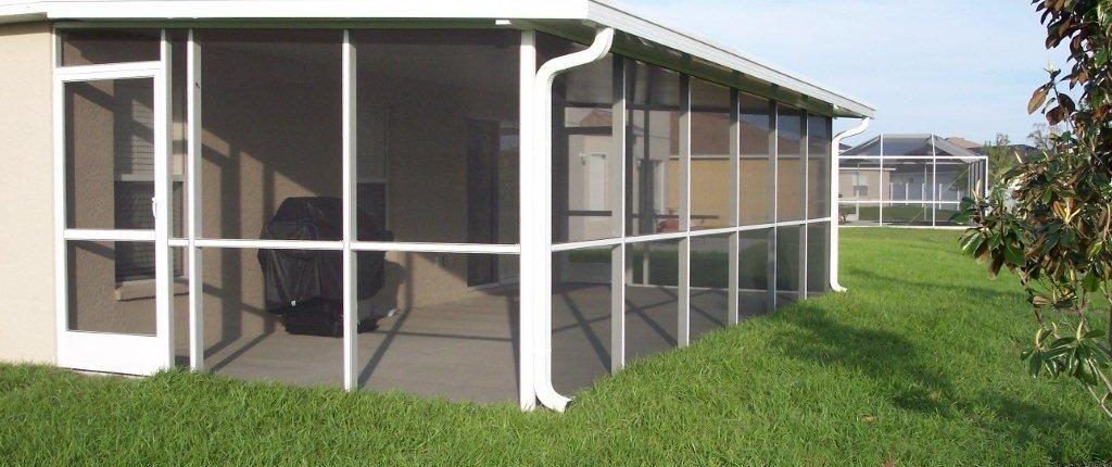 Common screen enclosure with solid roof (color white)